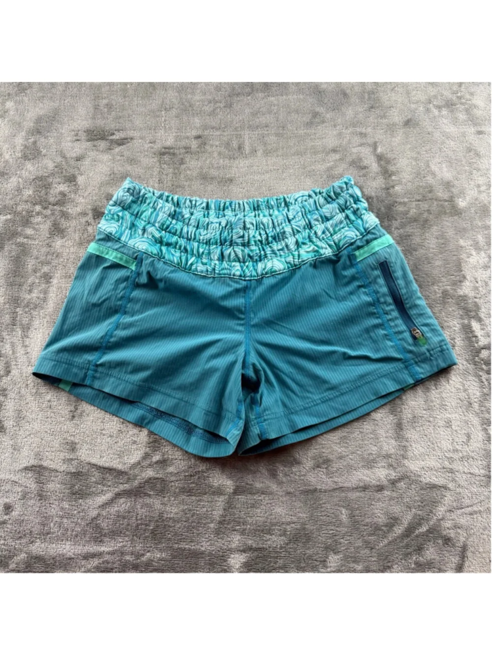 Lululemon Shorts Women’s 2 Lightweight Lined Zip Pocket Running Athleisure Teal - Picture 2 of 10